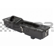 Przycisk / mikrostyk / włącznik otwierania pokrywy / klapy bagażnika + lampka oświetlenia tablicy rejestracyjnej FORD FOCUS III, FIESTA VII, C-MAX II  (Ford zamiennik 2445415)