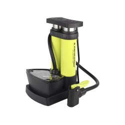 Pompka nożna słupkowa dwutłokowa z analogowym ciśnieniomierzem, max 10 BAR / 140 PSI Pompka nożna słupkowa dwutłokowa z analogowym ciśnieniomierzem, max 10 BAR / 140 PSI